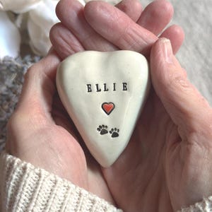 Pet Memorial Ceramic Heart Stone – Personalized Paw Print Keepsake, Custom Pet Name Remembrance Gift