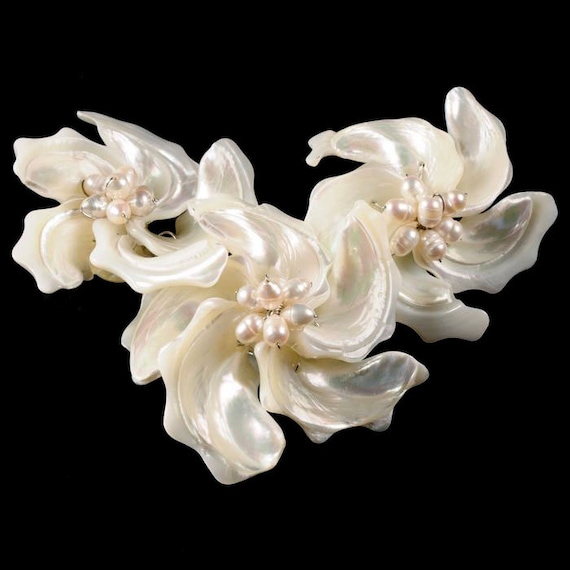 55mm Mother of Pearl MOP Shell carved wing pendant bead