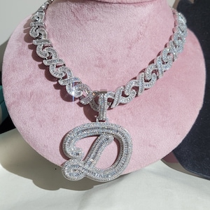 Collar de encanto inicial personalizado para mujeres, colgantes de una sola letra con fuente de guión, cadena infinita helada, regalo de joyería personalizado para ella