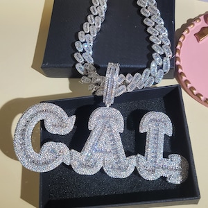 Colgante con letra y número personalizado, joyería con detalles de hielo, collar con dije de nombre personalizado, cadena baguette de hip hop de 15 mm, regalo de cumpleaños personalizado para él.
