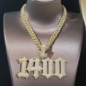 Colgante personalizado con letras y números espinosos y cadena cubana, collar con inicial personalizada, regalo de joyería para hombre, collar personalizado con acabado helado.