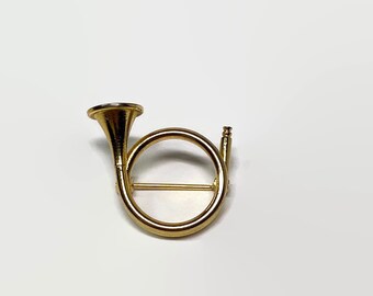 Spiral 1988 Lapel Pin Vintage Coachman Guard Long Horn Bugle Trumpet Call Pin