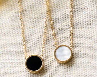 Gold chain - mother-of-pearl, 2 sides, black stainless steel circle