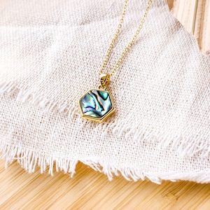 Collier hexagone en coquillage d&#39;ormeau en or - Coquillage