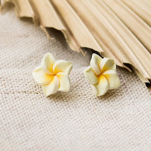 Summer Flowers - Earrings Hawaii Flowers - Flower - Plumeria - Frangipani - Cream