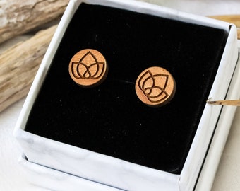 Geometric flower stud earrings wood