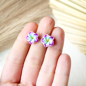 Summer Flowers Stud Earrings Hawaiian Blossoms Flower Plumeria Frangipani image 3