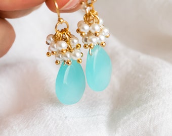 Drop earrings with blue stones - gold colored - waterfall - long earrings