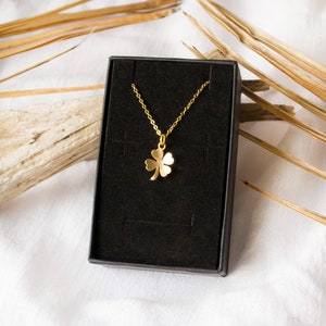 Good Luck - clover leaf necklace in gold - leaf - luck - gift - message