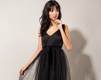 Abendkleid lang mit Tüll und Trägern in schwarz mit Schleife