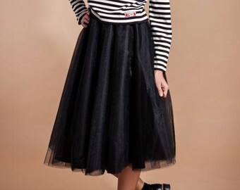 Tulle skirt in midi length and black