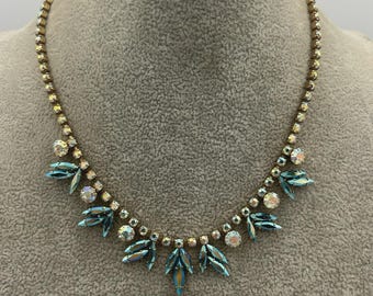 Collana vintage Kramer Aurora Borealis con frange di strass, girocollo di cristallo blu stile metà secolo