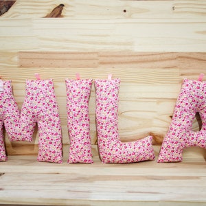 Cojines de letras, el regalo ideal para un nacimiento o la decoración de una habitación infantil
