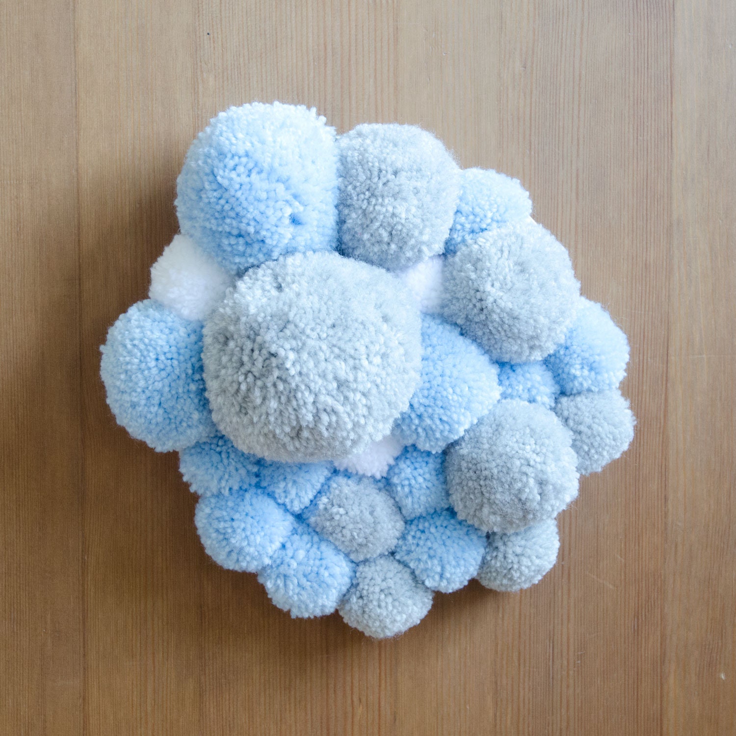 Cadre Rond Décoratif en Pompons Multicolores à Suspendre Au Mur