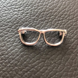 Glasses  frame badge pin/brooch enamel silver Birthday  valentine mothers day christmas gift novelty optician eyes accessories