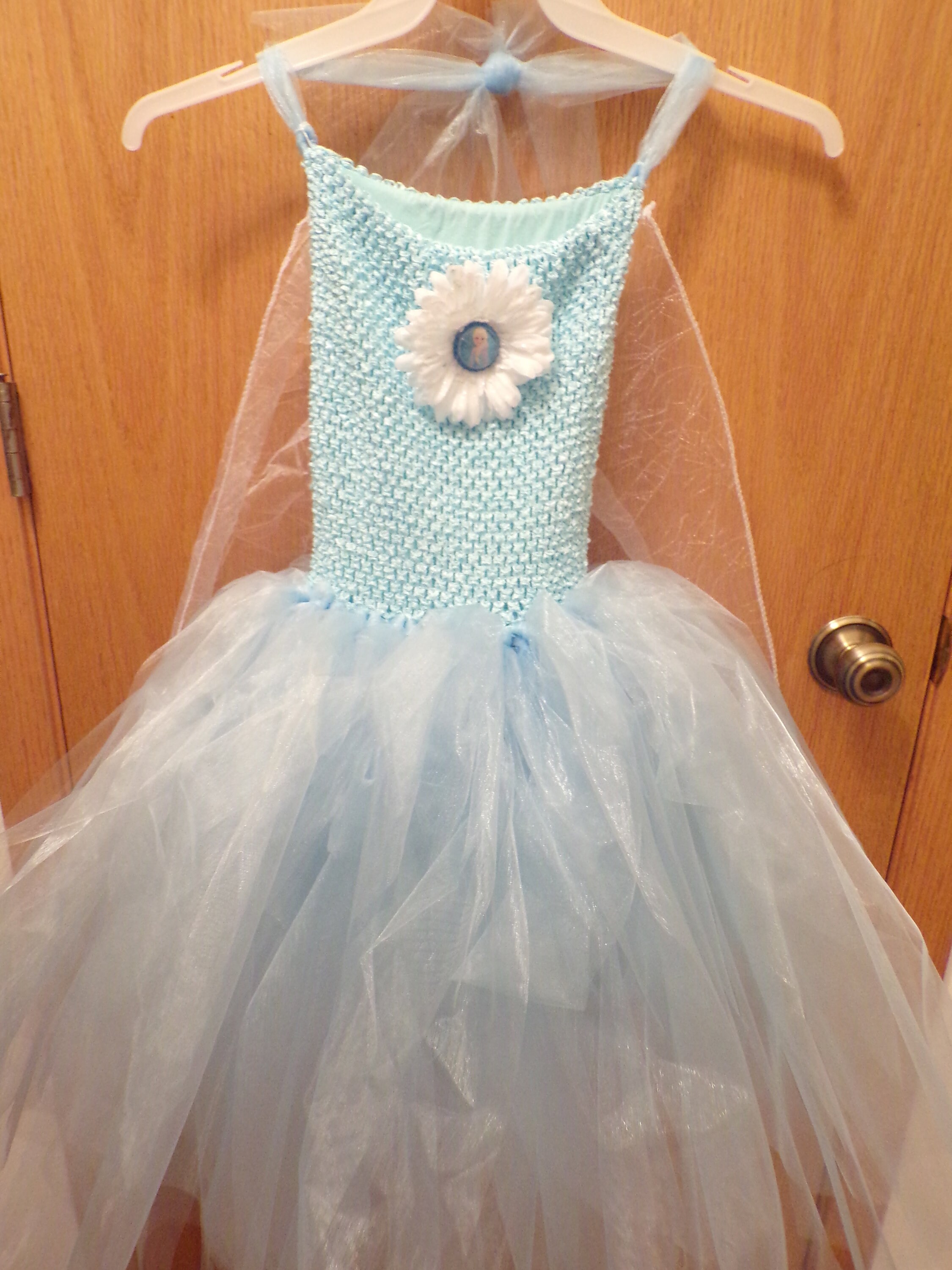 Light Blue Dress made in Honor of ELAS in the Frozen Movie Size 4-6 Light Blue Dress made in Honor of ELAS in the Frozen Movie Size 4-6
