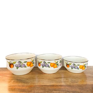 Vintage Bowls | Set of 3 Metal Mixing Bowls | Fruit Design | Kitchenware, Enamelware