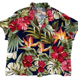 Vintage Blouse | Large Hawaiian Floral Blouse | Short Sleeve, Button Down, Collared Top | 80s, 90s Fashion
