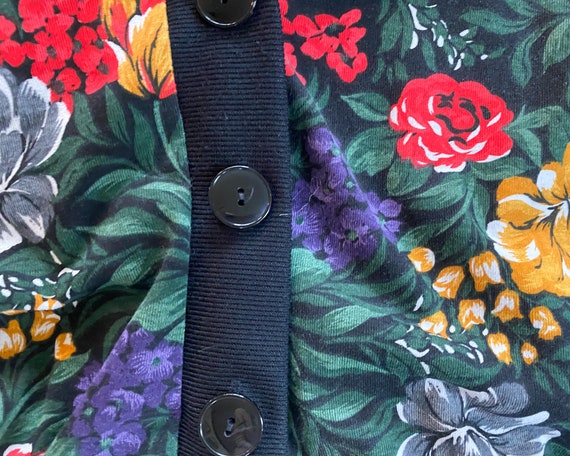 Vintage Cover-Up | Medium Floral Button Up, V-nec… - image 3