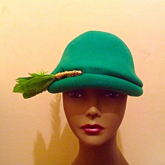 SALE SALE Beautiful Vintage 40s Green Feather Fel… - image 4