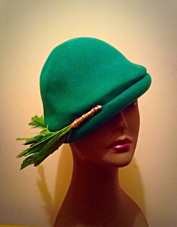 SALE SALE Beautiful Vintage 40s Green Feather Fel… - image 3