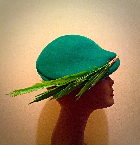 SALE SALE Beautiful Vintage 40s Green Feather Fel… - image 5