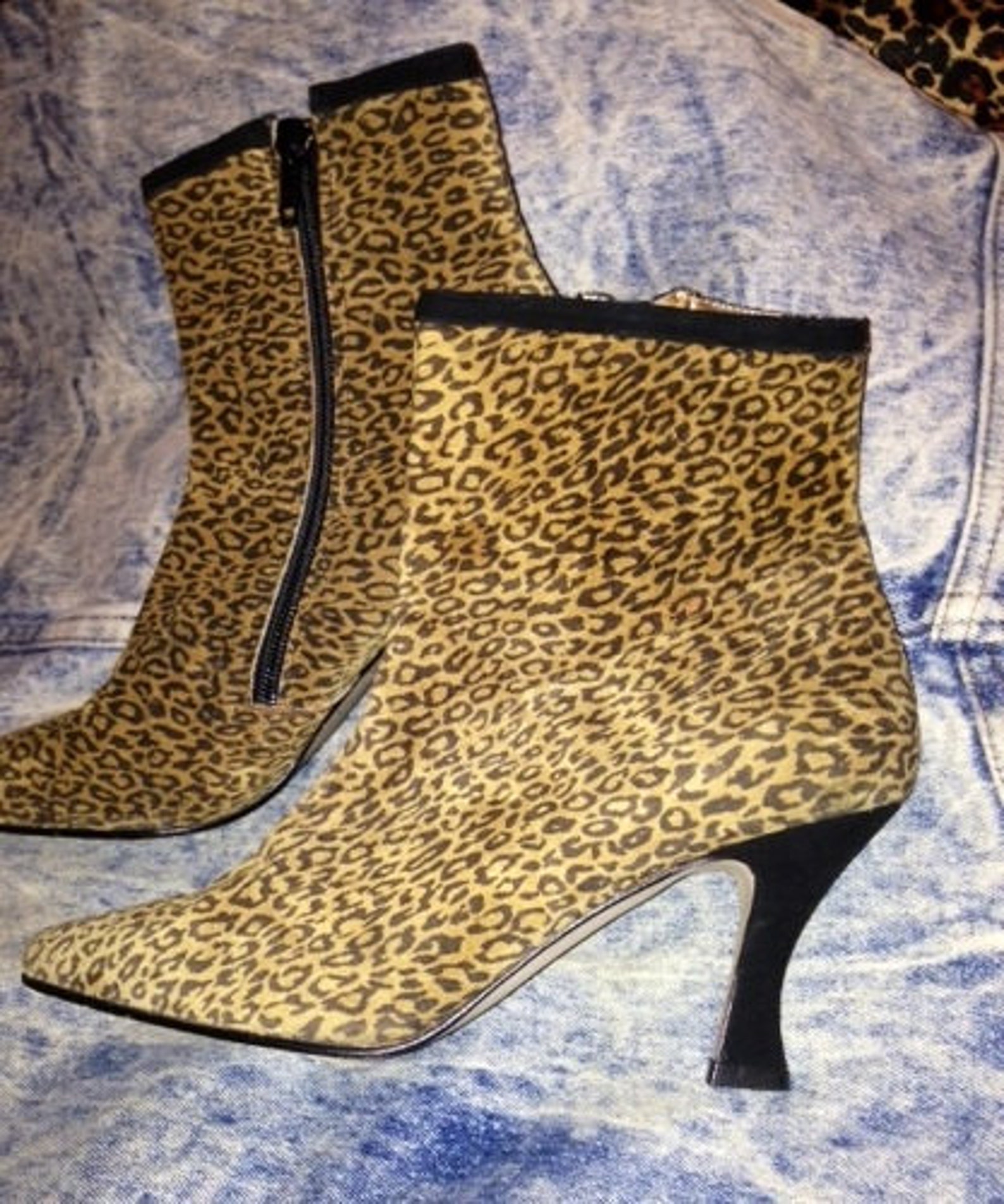 boots plates leopard
