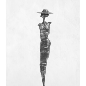 Sculpture de femme, petite sculpture en métal, figurine, statue de jeune fille, figurine, métal, étain, art, moderne, décoration, Fille au chapeau