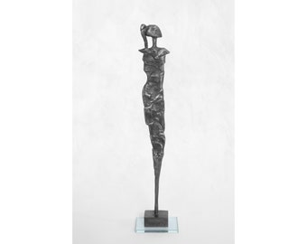 Meisje met draadantenne, sculptuur van vrouw, kleine metalen sculptuur, figuur, standbeeld van meisje, beeldje, metaal, tin, kunst, modern, decoratie