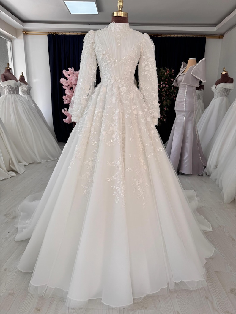 Hijab Bridal Gown With Embroidered Floral Lace Wedding Dress Muslim