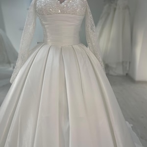 Discounted Wedding Dress, Elegant Bridal Dress, Final Sale Dress Rhinestones Embroidery Dress, One Size Bridal Gown,  Long Train Bridal Gown