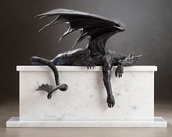 Escultura de dragón de bronce "¿Dormido?" Escultura de dragón dormido sobre base de mármol de Carrara