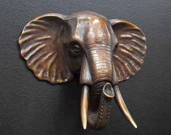 Battente per porta a forma di elefante, bronzo fuso con una classica finitura patinata in bronzo marrone.