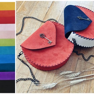 Ronde leren tas, ronde tas, suède tas, lederen crossbody tas, funky tas, vintage tas, retro lederen tas, vriendin cadeau
