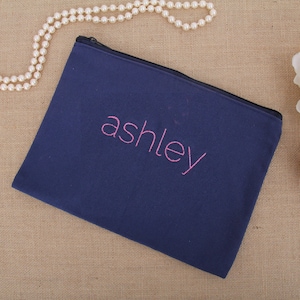 Personalisierte Schminktasche mit Name - Individuell Mit Stickerei Monogrammiert - Geschenke für Mama, Brautjungfer Geschenke, Team Geschenk, Teen Geschenkidee
