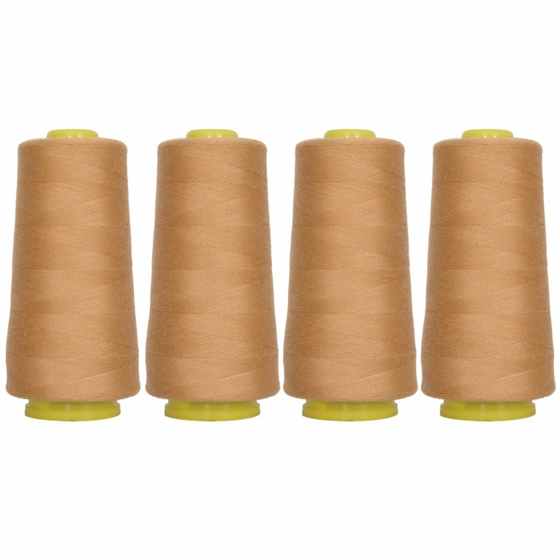 Puede incluir: Cuatro carretes de hilo marr&oacute;n con bobinas de pl&aacute;stico amarillo. El hilo est&aacute; enrollado firmemente en cada carrete.