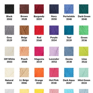 K&ouml;nnte beinhalten: Eine Farbkarte mit Garnmustern mit dem Titel "Threadart Yarn Color Swatches". Die Karte zeigt 36 verschiedene Garnfarben, jede mit einem Farbnamen und einer entsprechenden Nummer.