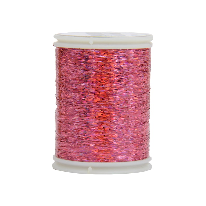 Puede incluir: Una bobina de hilo met&aacute;lico rosa con una bobina de pl&aacute;stico blanca.