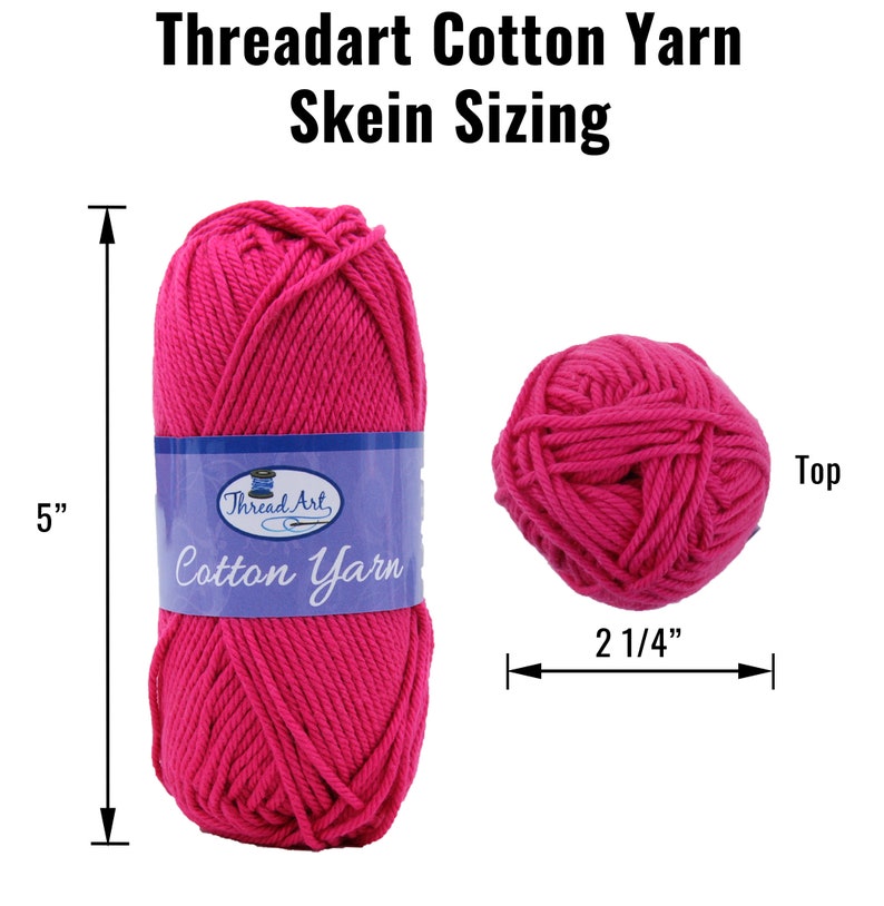 K&ouml;nnte beinhalten: Eine Spule pinkfarbenes Baumwollgarn, 12,7 cm hoch und 5,7 cm breit. Das Garn ist mit "Thread Art Cotton Yarn" beschriftet.
