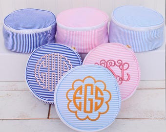 Gepersonaliseerde rond Seersucker cosmetisch zakje 6" met geborduurd monogram - cadeaus voor moeder, cadeaus bruidsmeisje, teamcadeau, cadeau-idee tiener