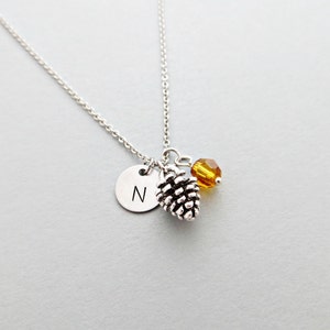 Pinecone Halskette mit personalisierter Initiale, Silber Pinecone Anhänger und benutzerdefinierter Perle (Pinecone Initial Halskette, Charm Halskette)