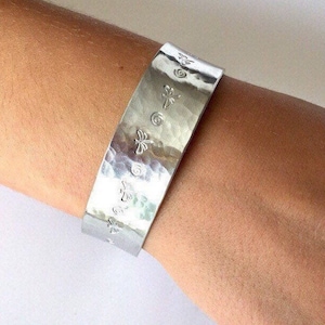 Hammered DRAGONFLY Cuff Bracelet, Dragonfly Jewelry, Hand stamped Cuff, Boho Jewelry, Nature Lover Gift Jewelry, Custom Cuff, Dragonfly Gift