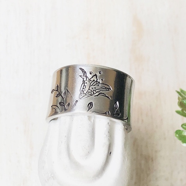 LILY Ring, Lily Jewelry, Flower Ring, Hand Stamped Ring, Tiger Lily Ring, Nature Ring Jewelry, Nature Lover Gift,