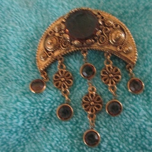 GOLDETTE intaglio cameo brooch with glass dangle bezels
