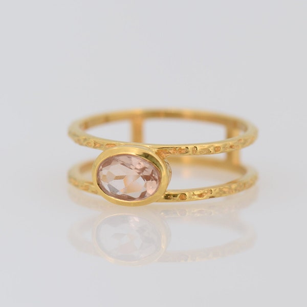 Morganite ring, Stackable oval ring, Oval Gems Ring, Gemstone Hammered ring, Elegant Stackable ring, Everyday ring, Double band ring