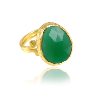 Green Onyx Ring - Green Emerald Onyx Ring - May Birthstone Ring - Big Gemstone Ring - Oval Ring - Big Stone Ring - Freeform ring