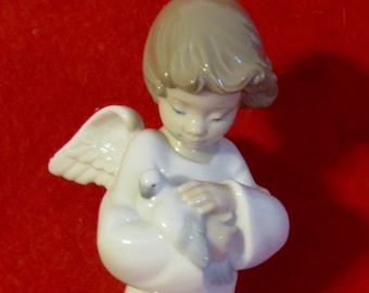 Lladro Utopia Collection Loving Protection Angel With Dove Fine Porcelain Figurine