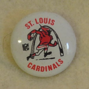 Vintage 1970&#39;s St. Louis Cardinals NFL Football Pin Back Button