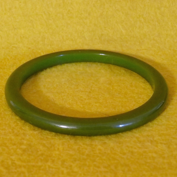 Vintage 1930's Jade Green Bakelite Bangle Bracelet