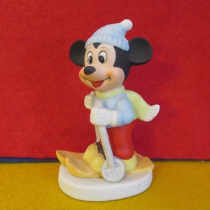 Vintage 1970&#39;s Walt Disney Productions Mickey Mouse Skiing Porcelain Figurine - Made In Korea